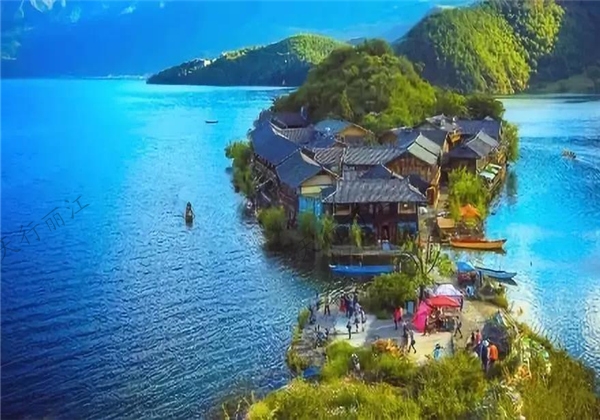 當女兒國碰上摩梭轉山節，瀘沽湖是這種別樣的美